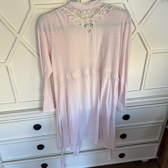 A Pea In The Pod Maternity Robe - Picture 2 of 2